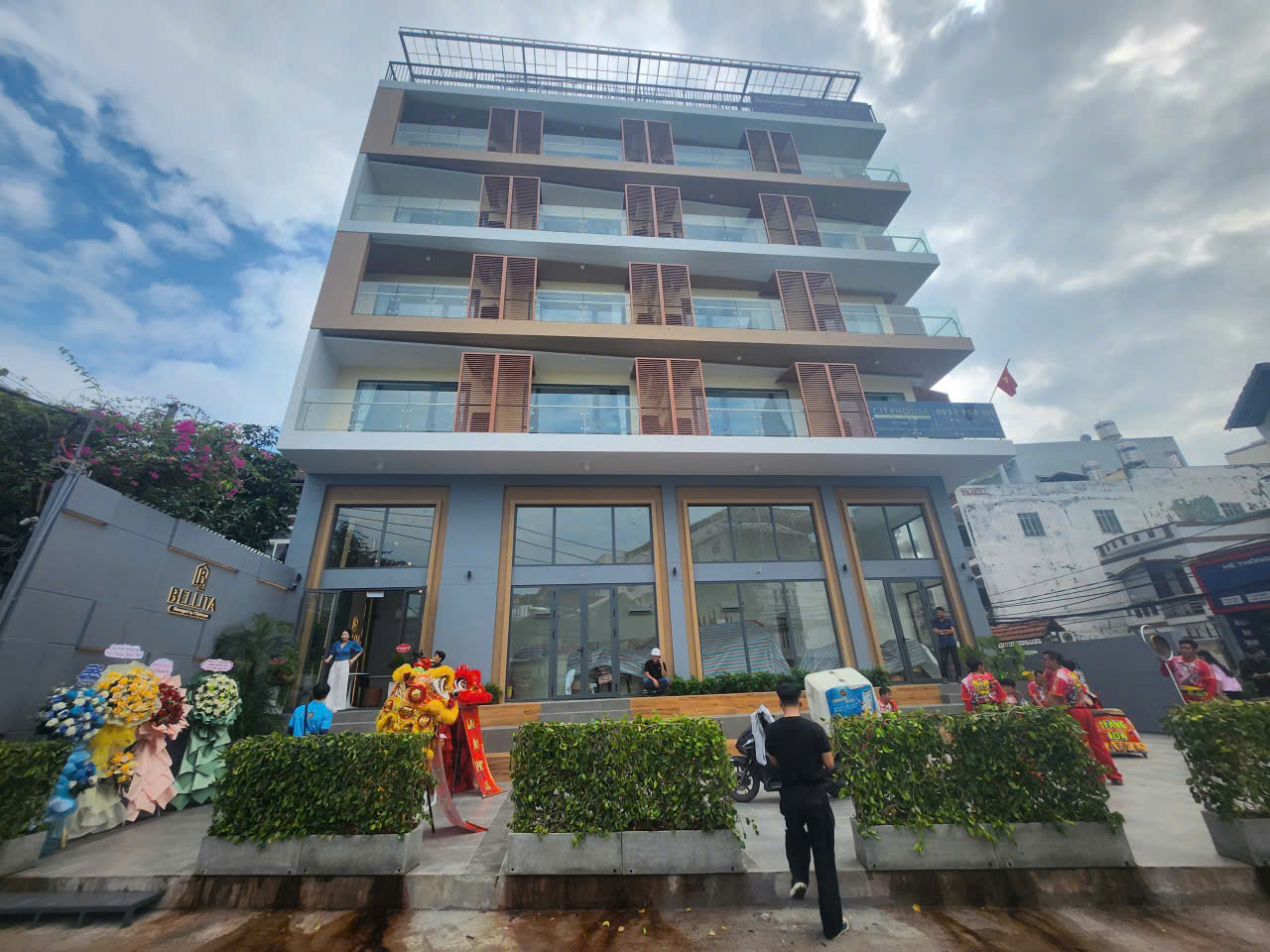 Công ty TNHH XD Kỹ Thuật Nội Thất ngôi Nhà Hạnh Phúc cúng khai trương nhà thầu Q.7